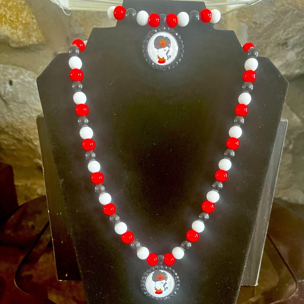 KANSAS CITY CHIEF HANDMADE WITH QUALITY NECKLACE & BRACELET